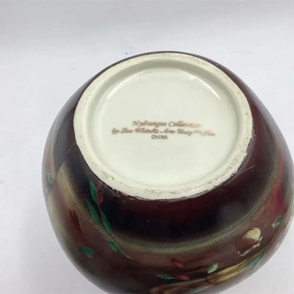 VTG Lisa White Arts Hydrangea Collection Ceramic Pitcher Vase 10